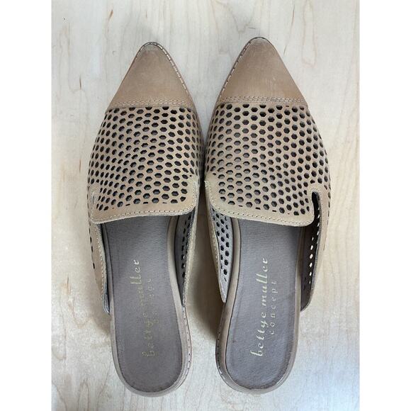 Bettye Muller Women's Concept Cara Perforated Leather Mules Brown Tan Size 7M - Picture 4 of 9